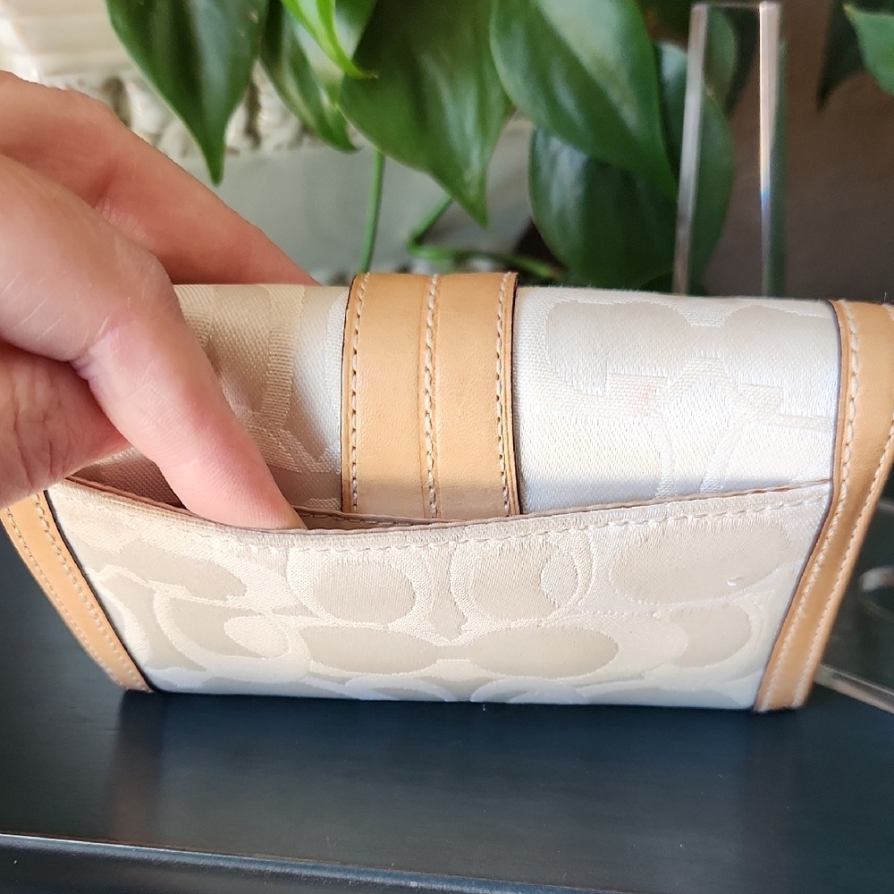 Coach Soho Rare Vintage Bee Wallet EUC - Picture 11 of 16